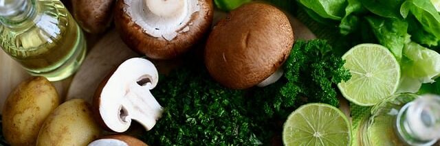 Verdura que va a ser cortadas con la mejor mandolina de cocina